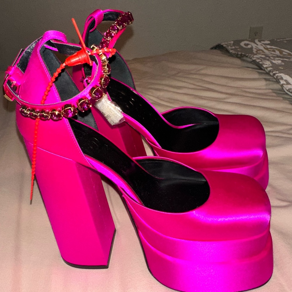 Versace aevitas hot pink